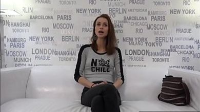 Худую брюнетку жёстко ебут в очко на кастинге