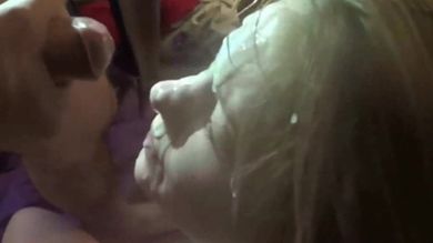 Девки позволяют парням на камеру спускать сперму им в рот и на симпатичные лица